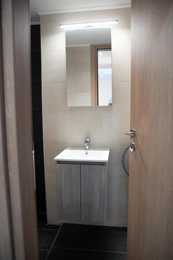 Modern Apartment Downtown أثينا المظهر الخارجي الصورة